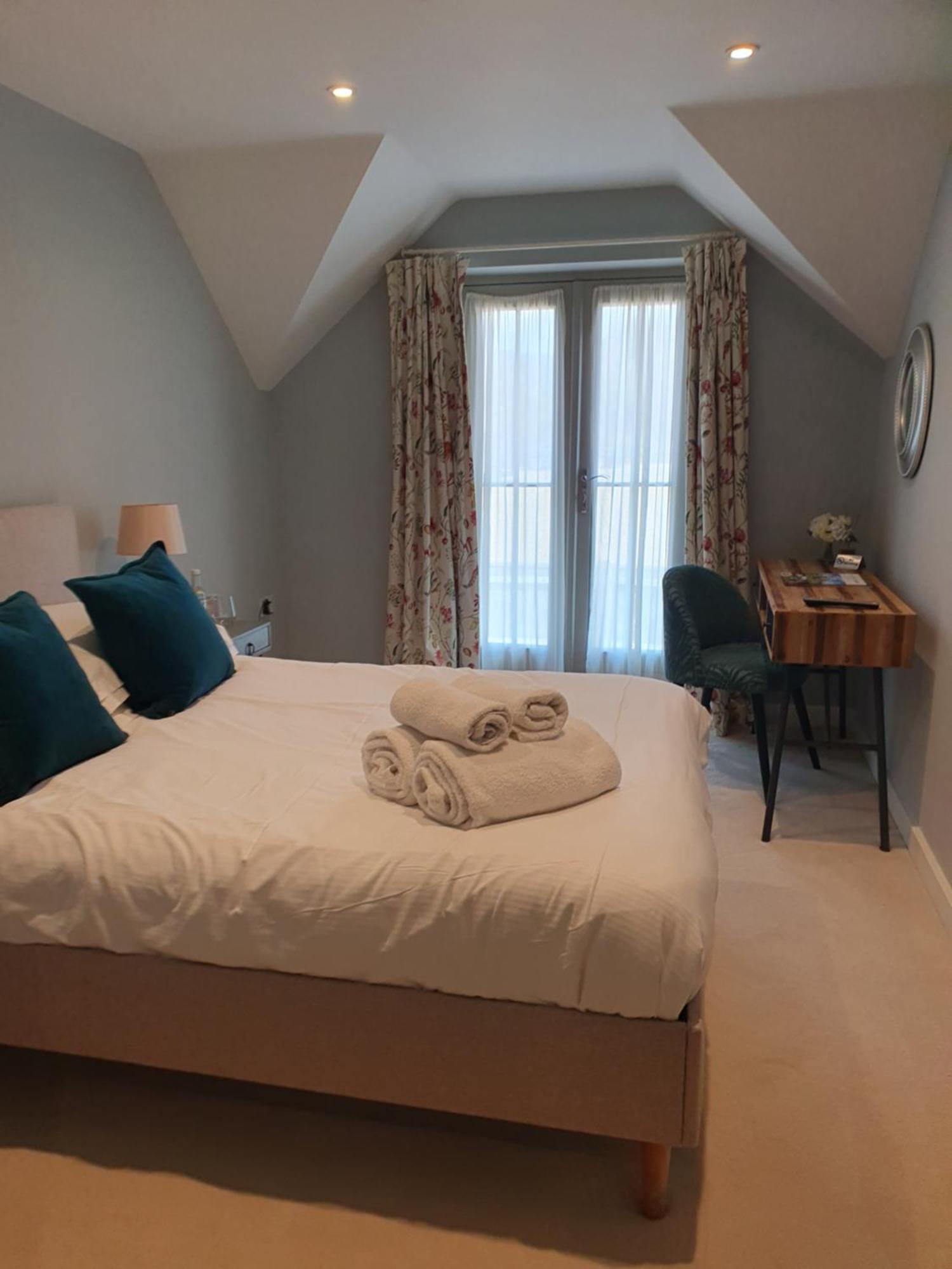 The Kings Head Hotel Whiteparish Екстериор снимка