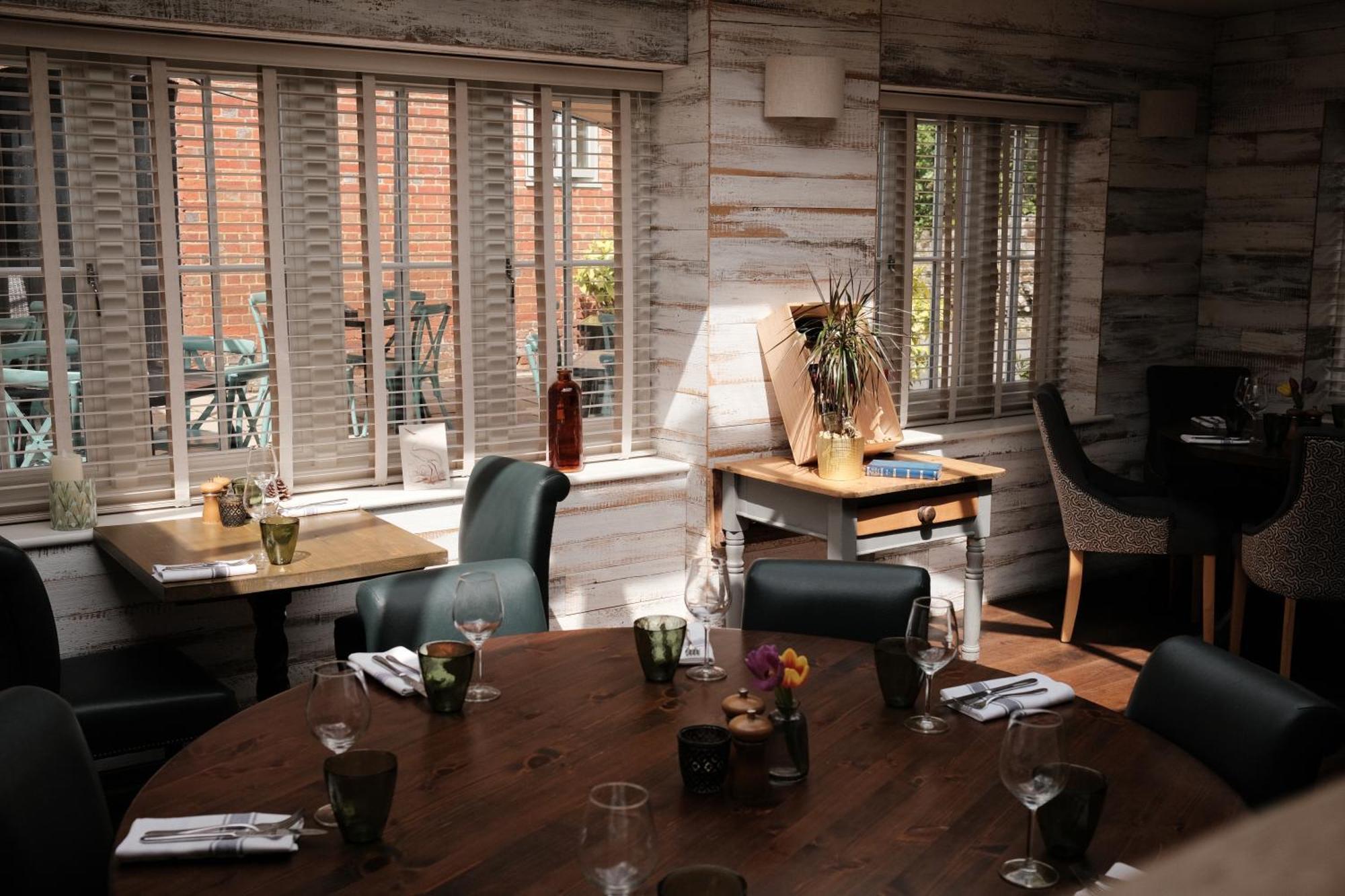 The Kings Head Hotel Whiteparish Екстериор снимка