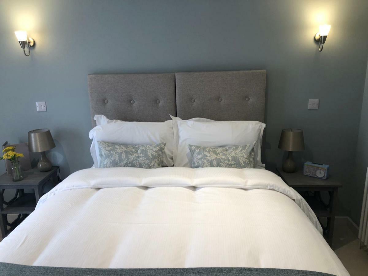 The Kings Head Hotel Whiteparish Екстериор снимка